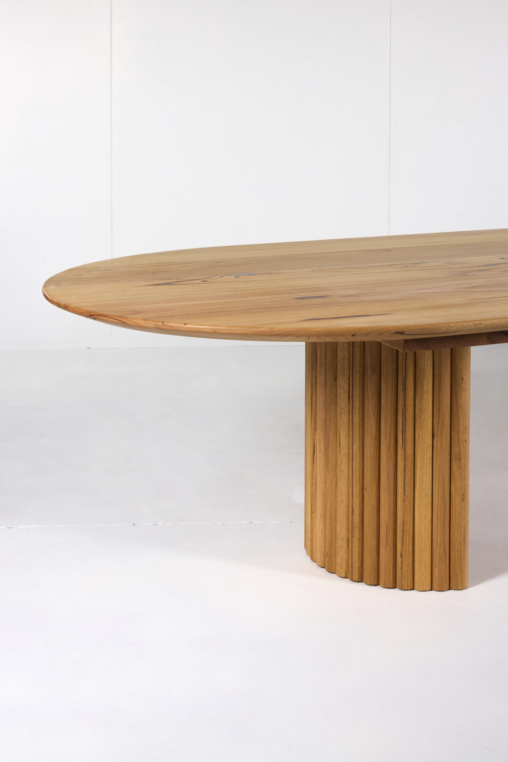 Elegant and modern Nadika Dining Table featuring a solid hardwood frame, high-gloss lacquer finish, and clean lines. The table seats six to eight people and is available in various finishes such as rich walnut and sleek black.