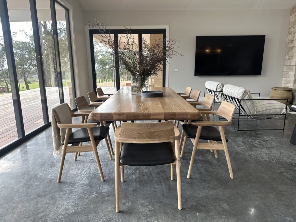 Arranmore Custom Dining Set